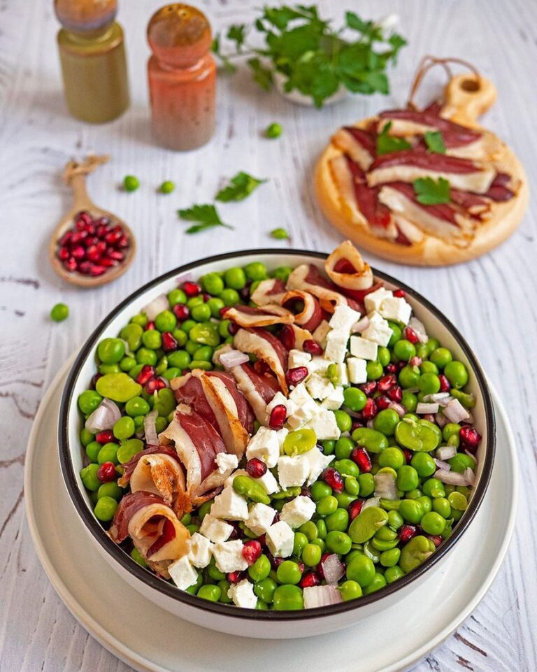 Concentré de verdure avec une salade fraîcheur de fèves et petits pois Concentré de verdure avec une salade fraîcheur de fèves et petits pois