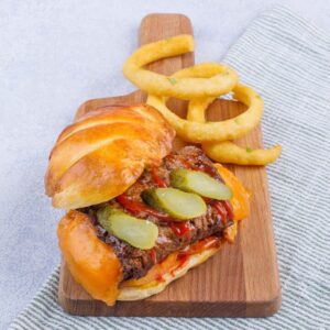 Hambúrguer de queijo & fritas em espiral