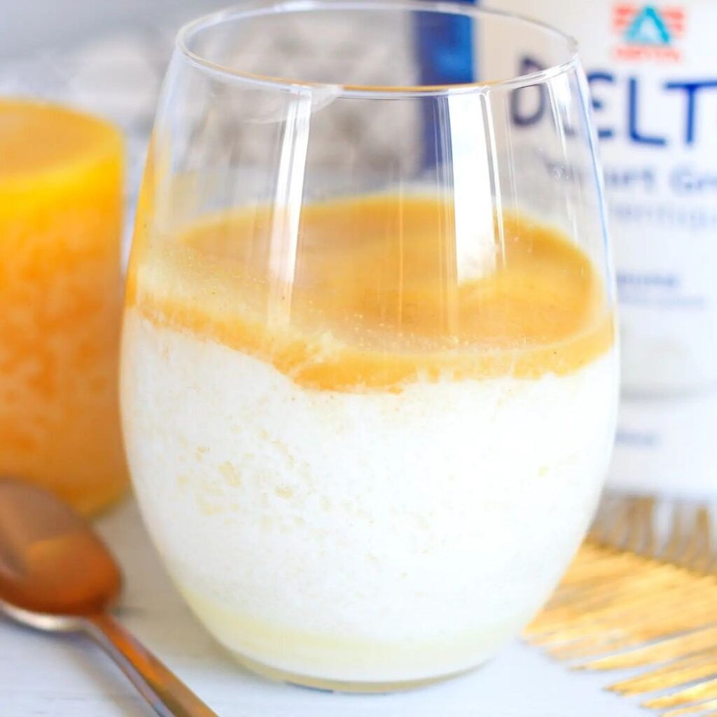 Mousse de fromage blanc et coulis de fruits