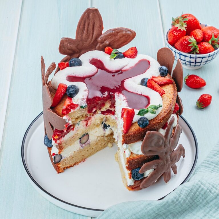 Blühende Beerentorte Blühende Beerentorte