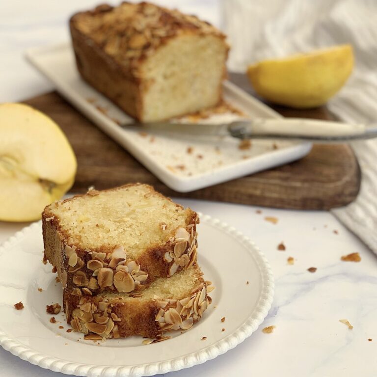 Cake au yaourt, pommes et amandes Cake au yaourt, pommes et amandes