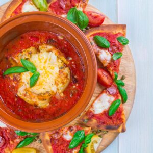 Pizza estufada de pepperoni com queijo