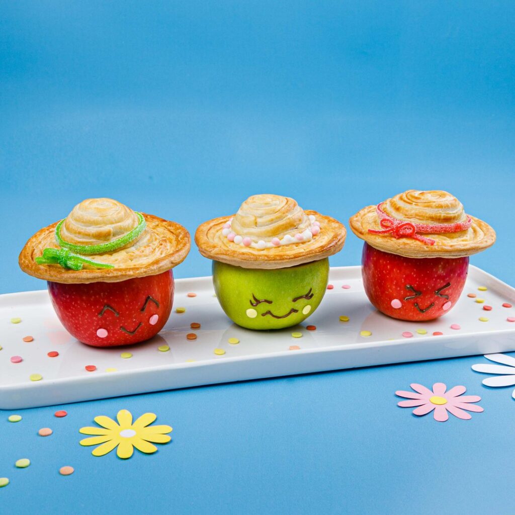 Salade de fruits et chapeau feuilleté