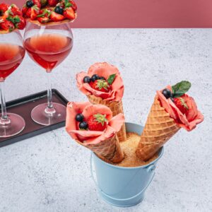 Drink de morangos & sobremesa das flores