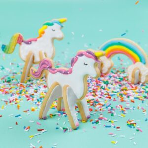 Les biscuits licorne et arc-en-ciel