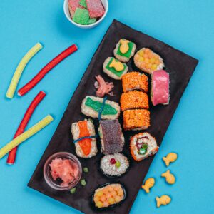 Bandeja de sushi para a sobremesa