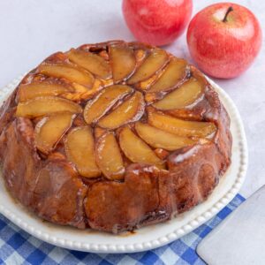 Cinnamon Roll Apple Pie