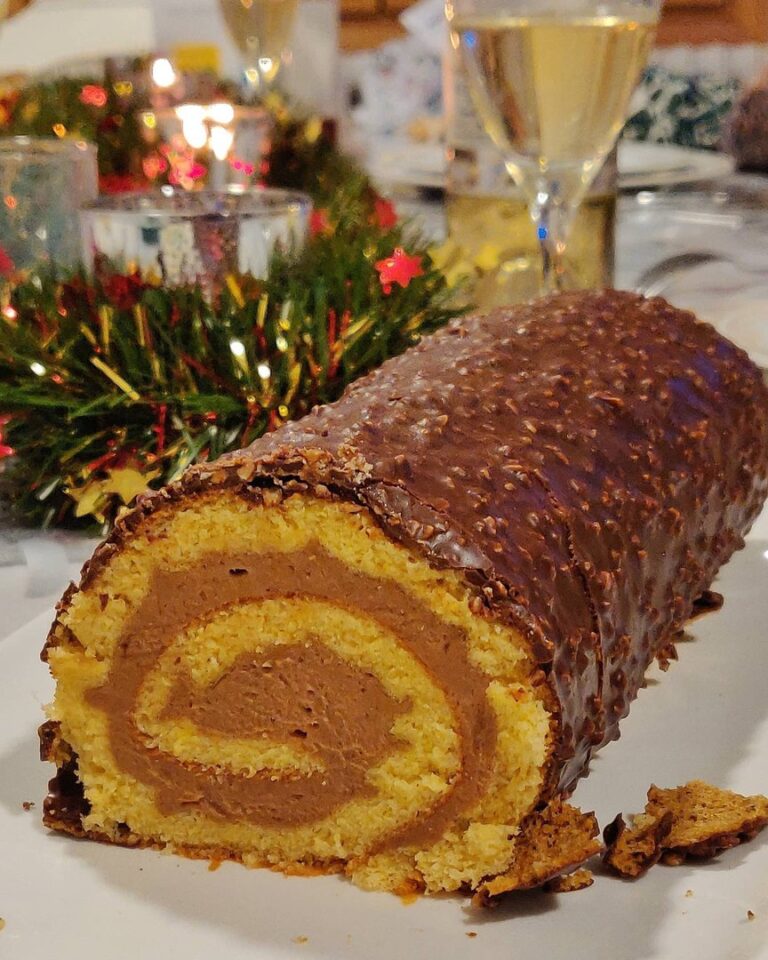 Bûche de Noël roulée au chocolat noisette Bûche de Noël roulée au chocolat noisette