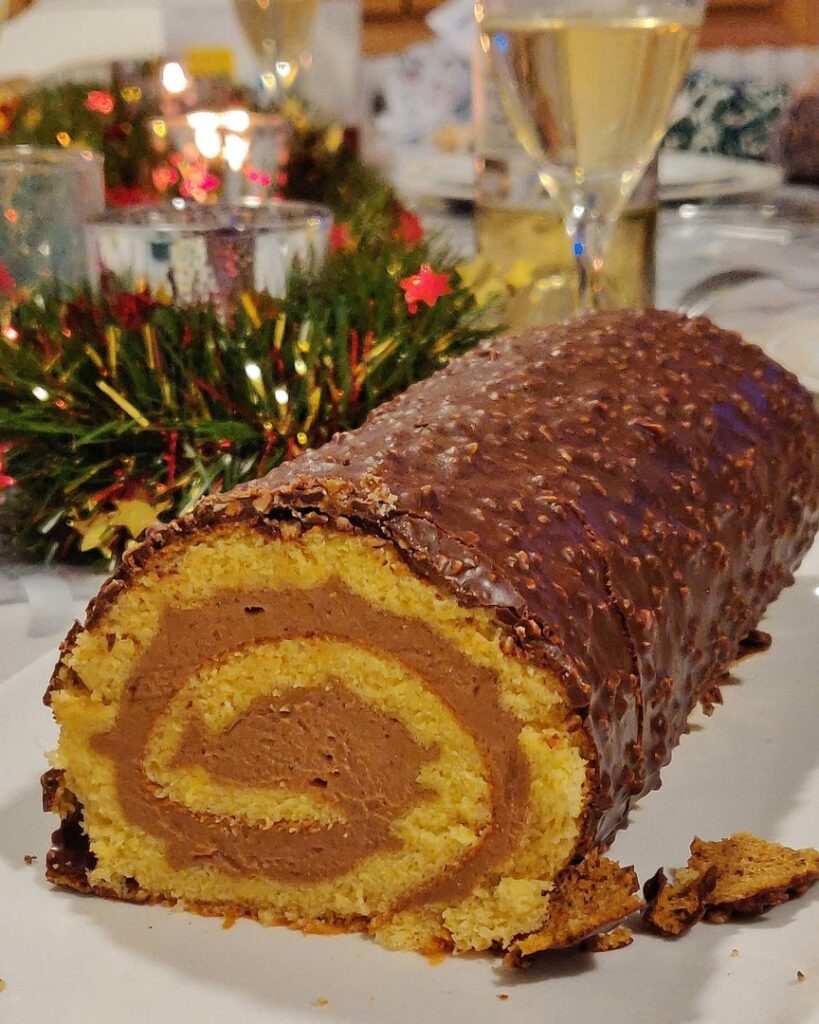 Bûche de Noël roulée au chocolat noisette