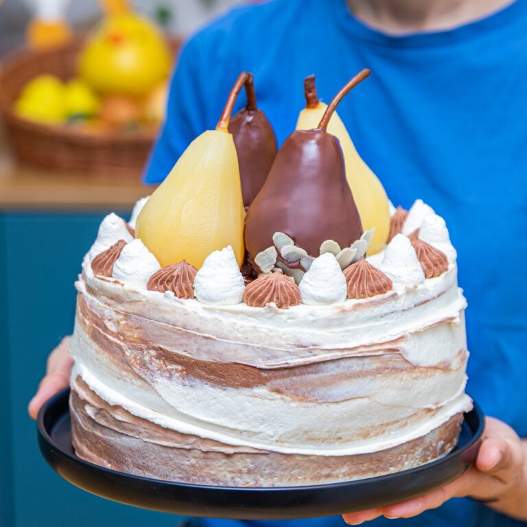 Bolo de aniversário com peras