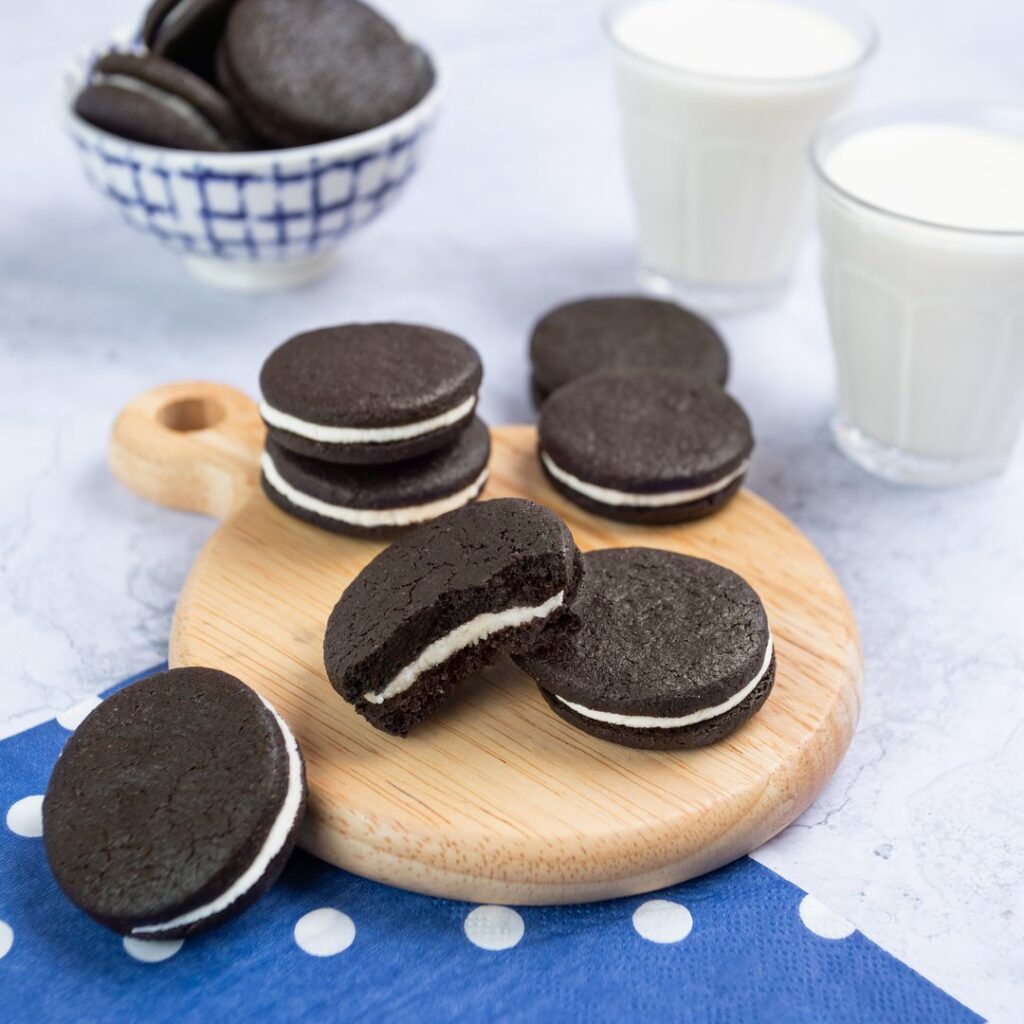Biscuits black and white