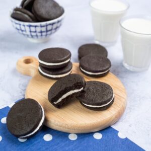 Biscuits black and white
