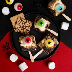 Spooky Eyes S’mores Lollipops