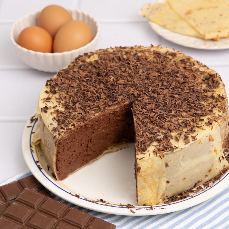 Gâteau de crêpes à la mousse au chocolat Gâteau de crêpes à la mousse au chocolat