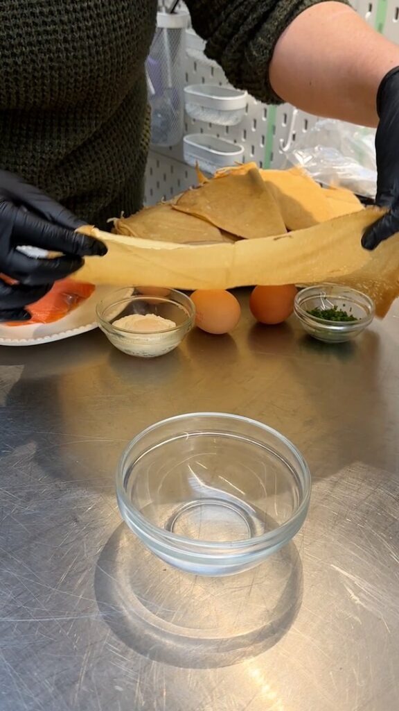 Überraschungs-Crêpe mit pochiertem Ei und Lachs🐟