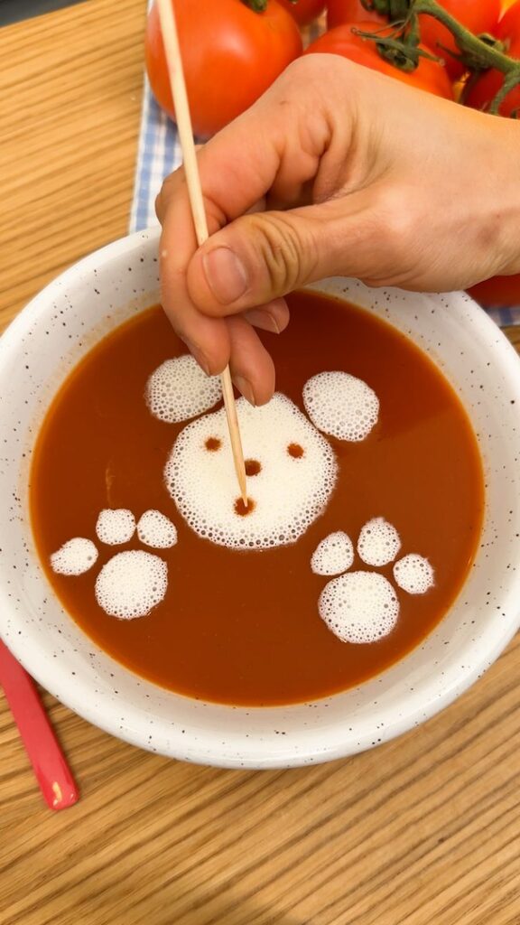 Soupe à la tomate du petit ours ! Un bol de bonheur délicieux 🧸❤️