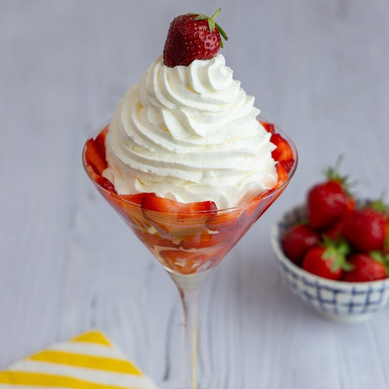 Coupe glacée à la fraise Coupe glacée à la fraise
