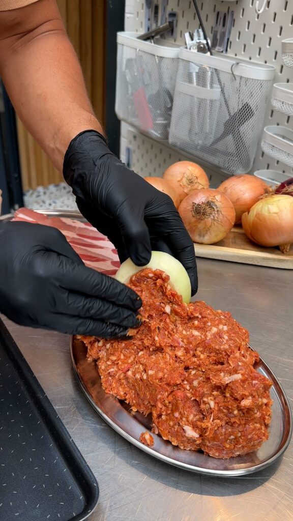 Anéis de cebola com chorizo